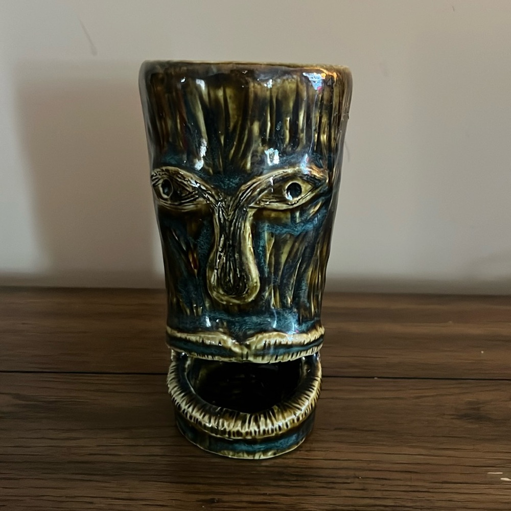 Tiki plant holder